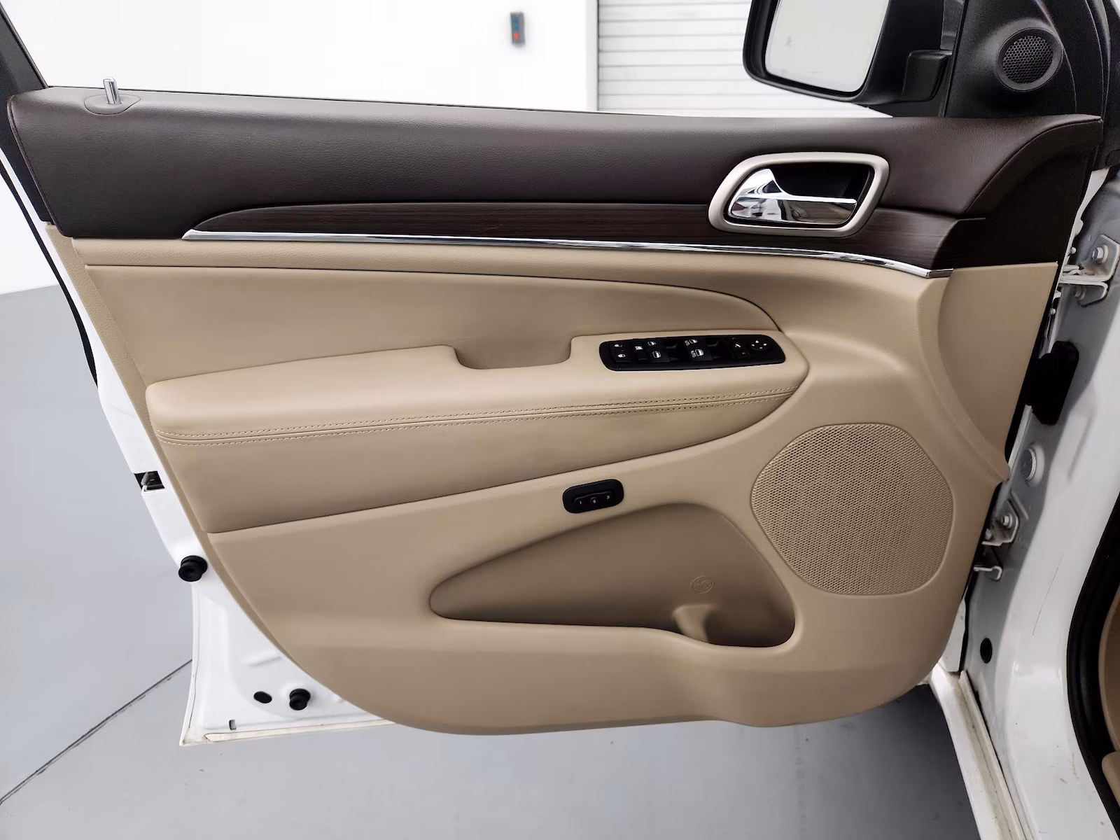 2015 Jeep Grand Cherokee Overland - Photo 12