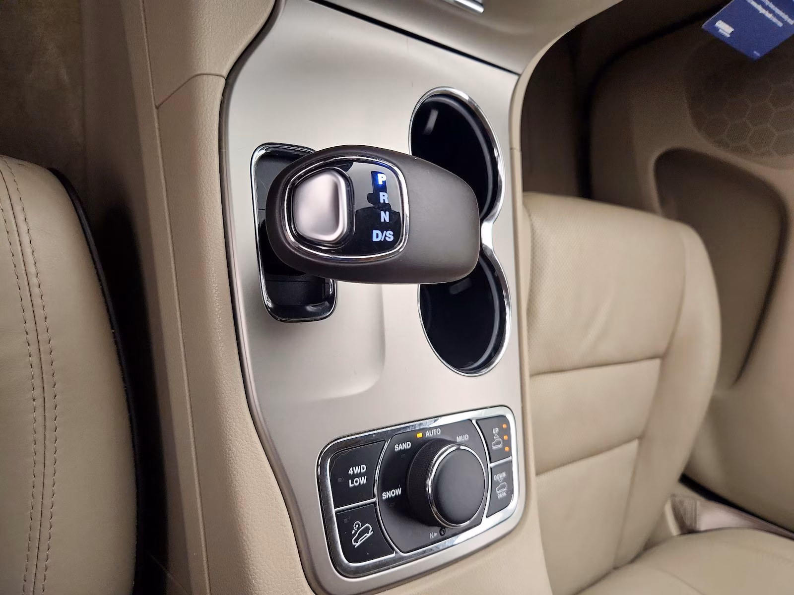 2015 Jeep Grand Cherokee Overland - Photo 18